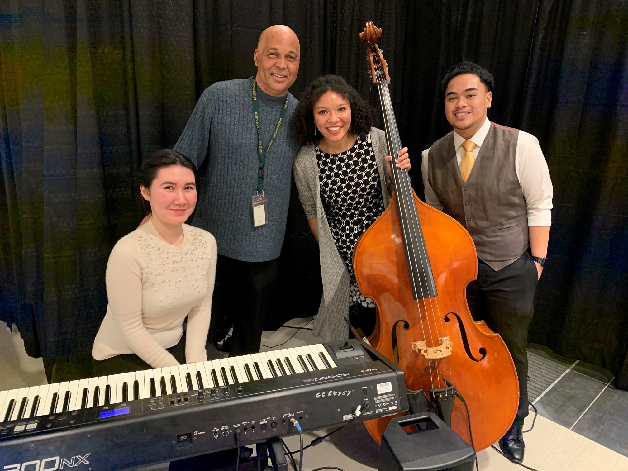 音乐 Department Chair, Derek Cannon with 音乐 Majors